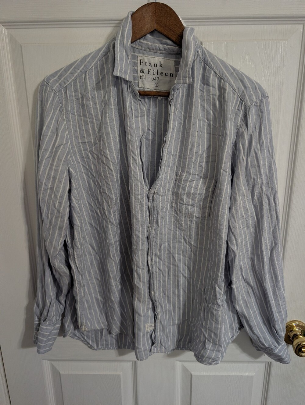 Frank & Eileen Womens Top Blue Button Down Long Sleeve Size Large *flaws*